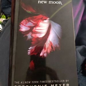 Twilight New Moon Paper Back Book